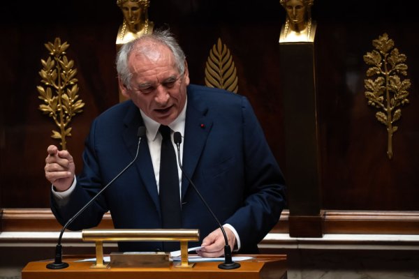 股鑫所 法政府信任投票翻车，马克龙急物色新总理